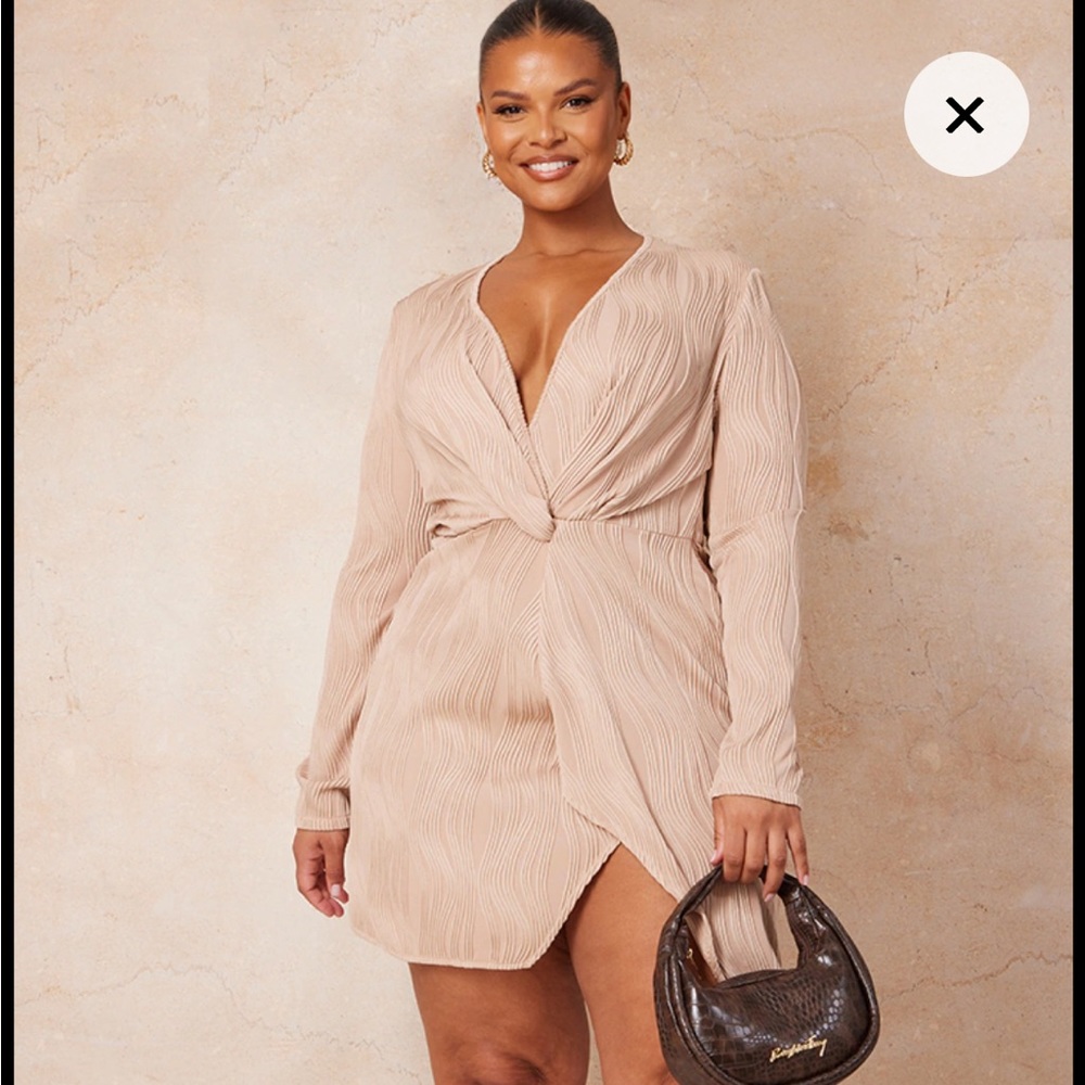 Nude mini dress. Long sleeve.